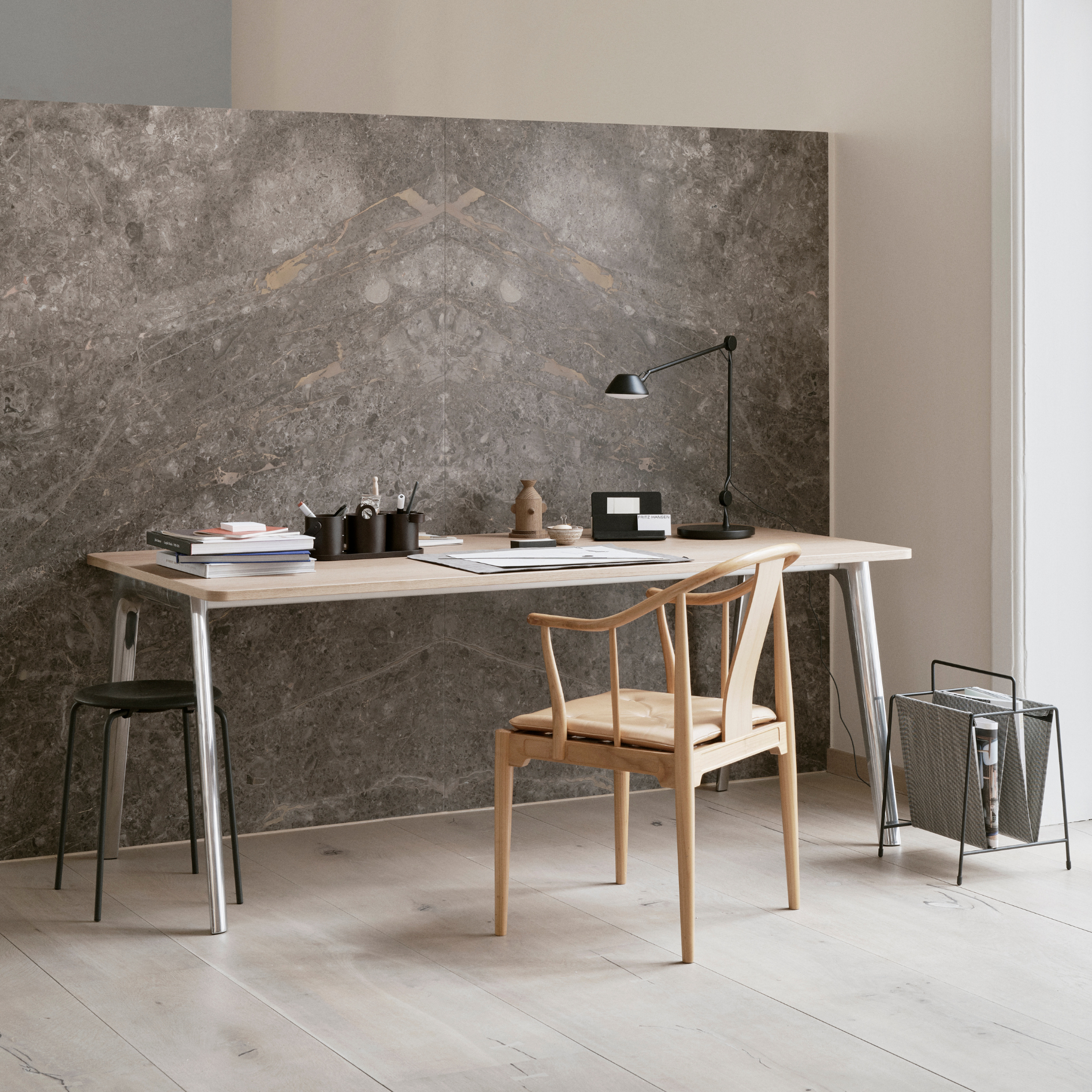 AQ01 Table Lamp